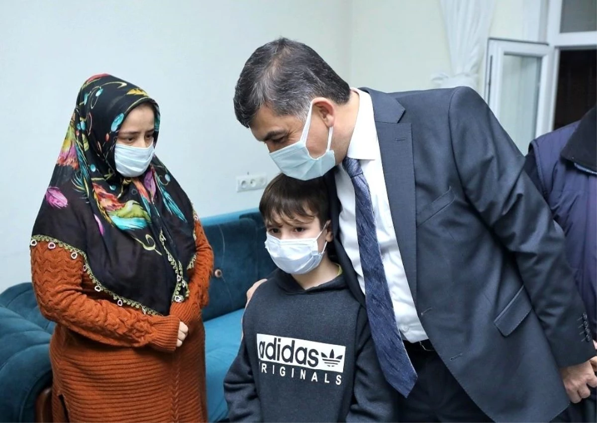 Başkan Rıdvan Fadıloğlu, yeni yıla yetim çocuklar ve polislerle girdi
