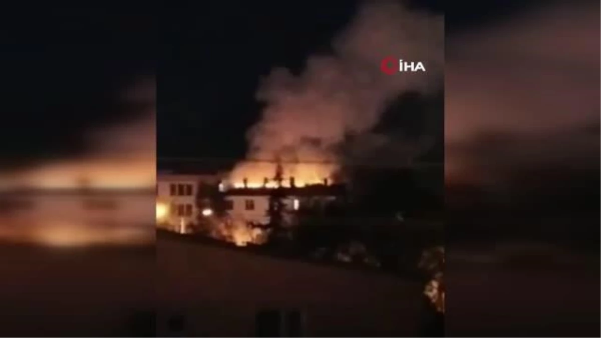 Başkent\'te çatı yangını korkuttu