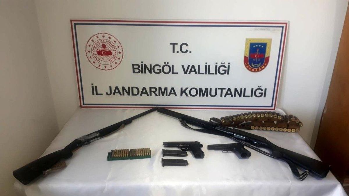 Bingöl\'de bir evde silahlar ele geçirildi