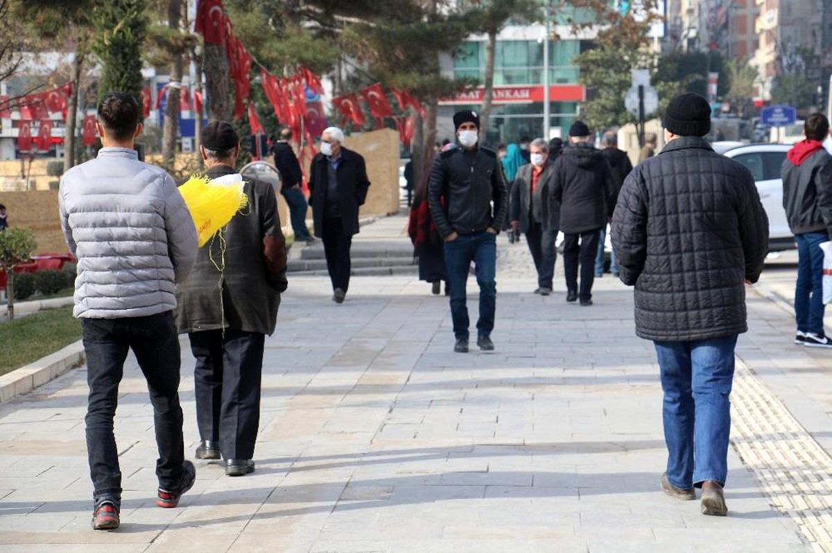 Elazığ\'da vatandaşlar depremsiz ve salgınsız bir yıl diledi