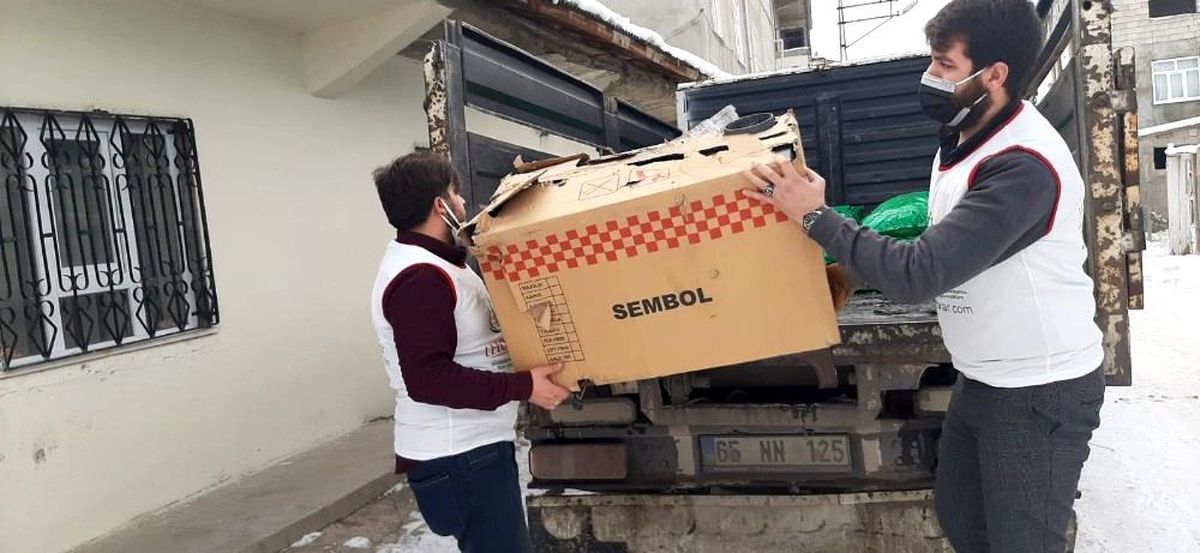 İHO EBRAR Van\'da kömür yardımında bulundu