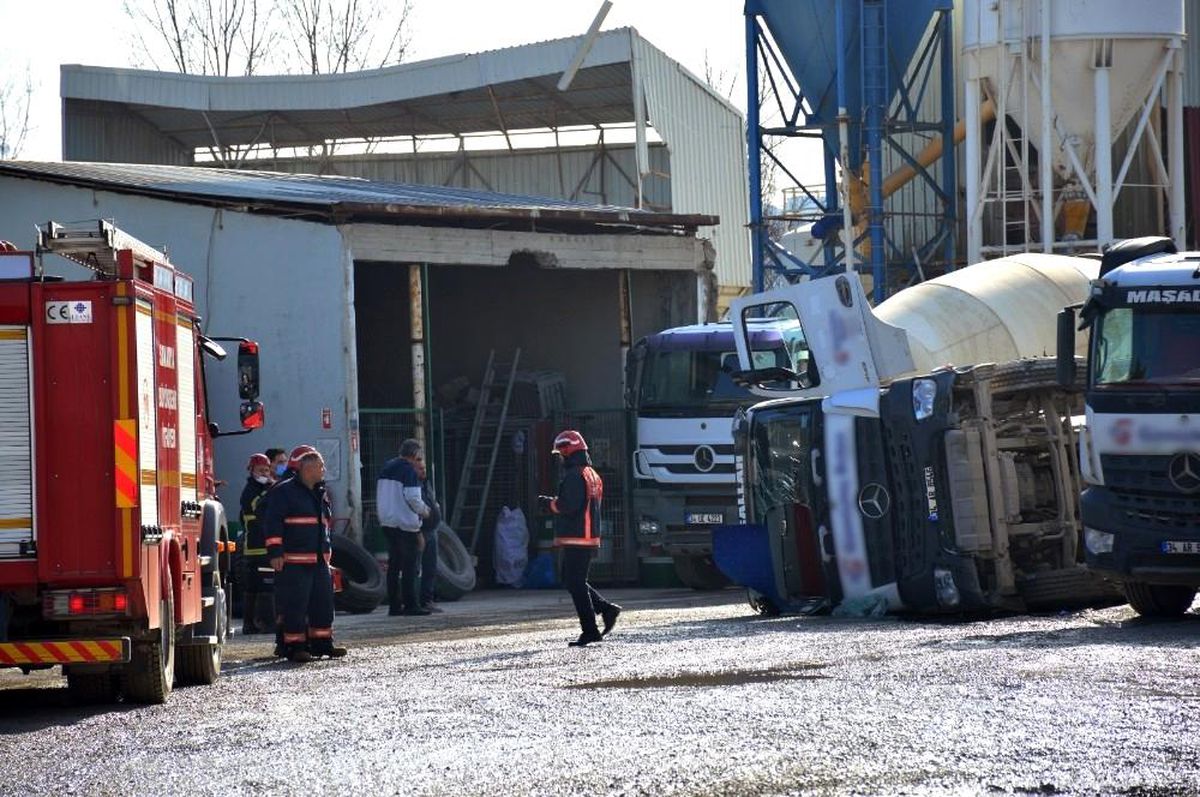 Kantara çıkartılan beton mikseri devrildi: 1 yaralı