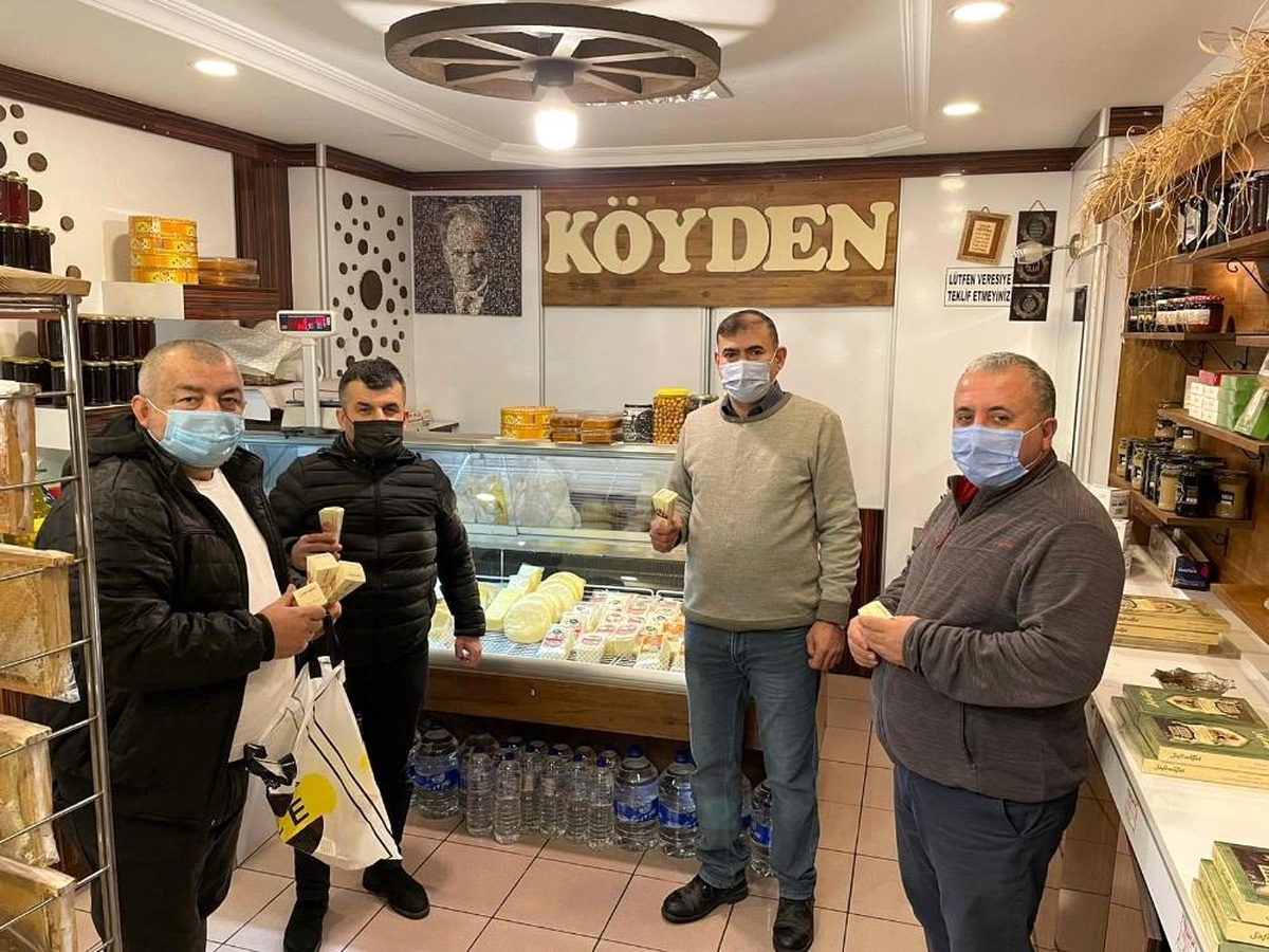 Son dakika... Karabüksporlu futolcular Mahir Acar\'ın ölüm yıl dönümünü unutmadı