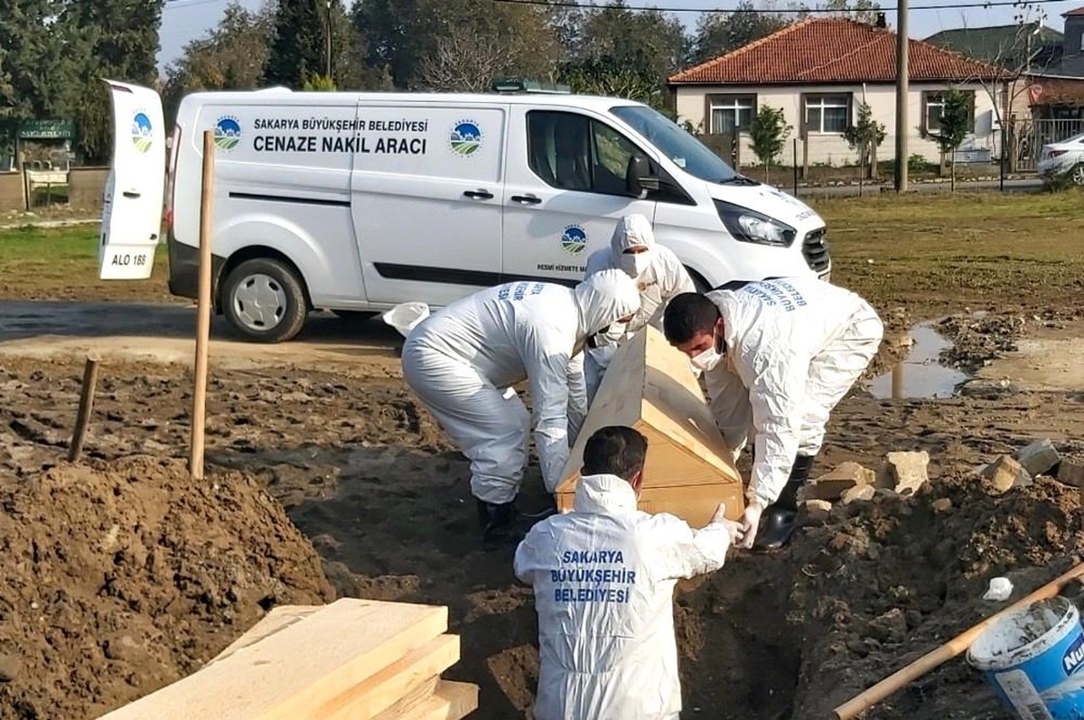 Son dakika haberi... Karasu\'da 2020 yılında 582 kişi hayatını kaybetti