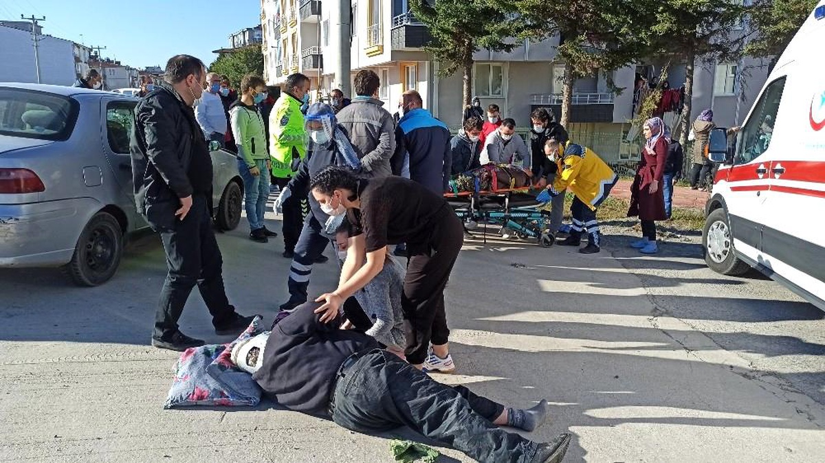 Son dakika haberi... Kazada eşinin öldüğünü zanneden motosiklet sürücüsü dakikalarca gözyaşı döktü