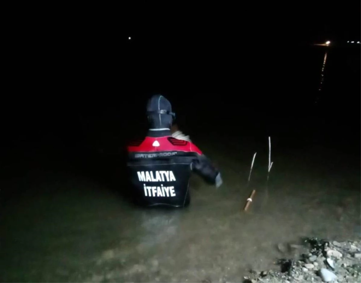Malatya\'da balıkçı teknesi alabora oldu: 1 kişi kayıp