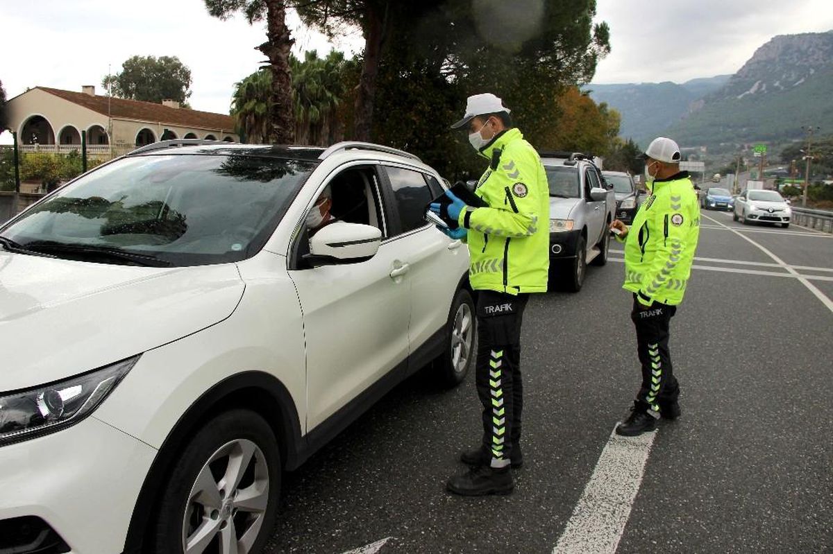 Muğla\'da 2020\'in son gününde de trafik denetimleri sürdü