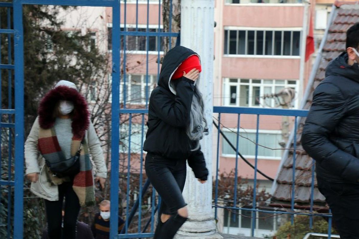 Parkta genç kızı darp eden şüpheli ve arkadaşı yakalandı