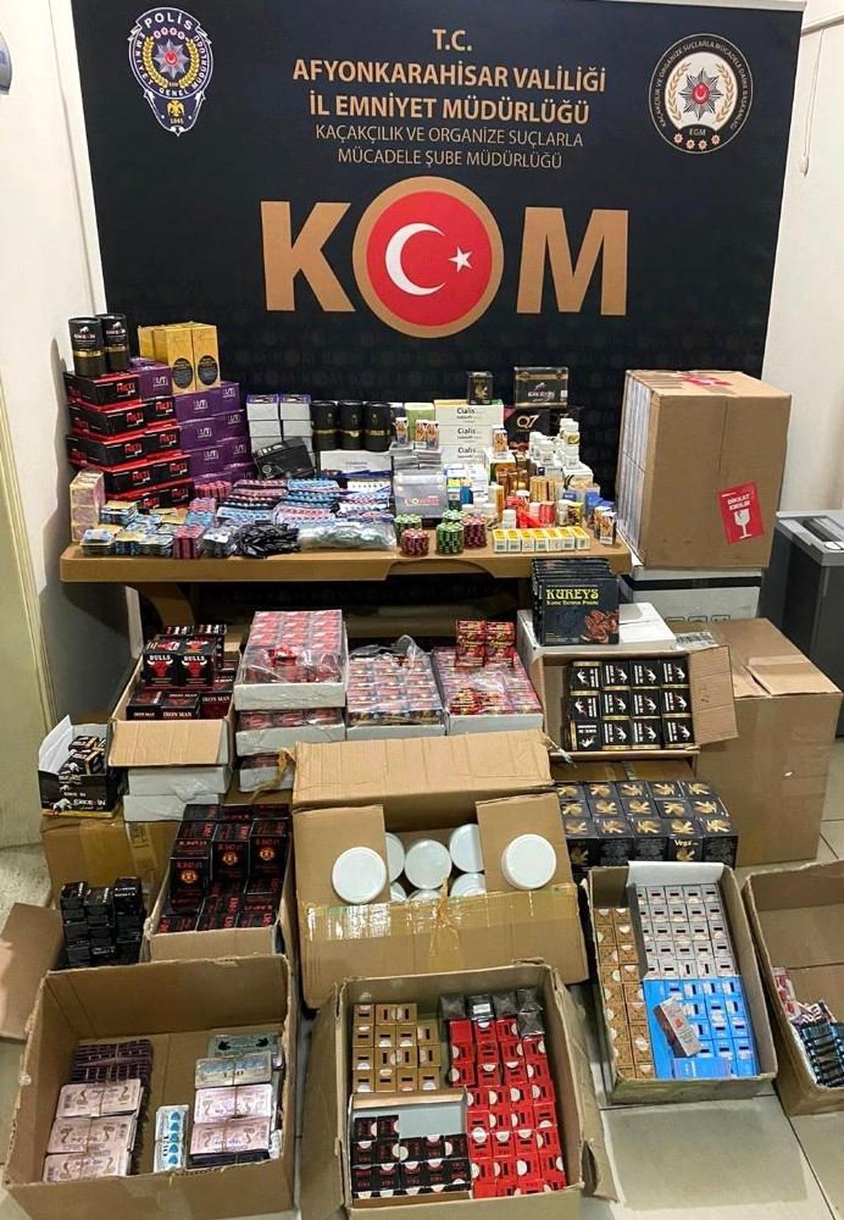 Polisin ele geçirdiği \'cinsel içerikli +18\' yazılı çikolata bu kadarına pes dedirtti