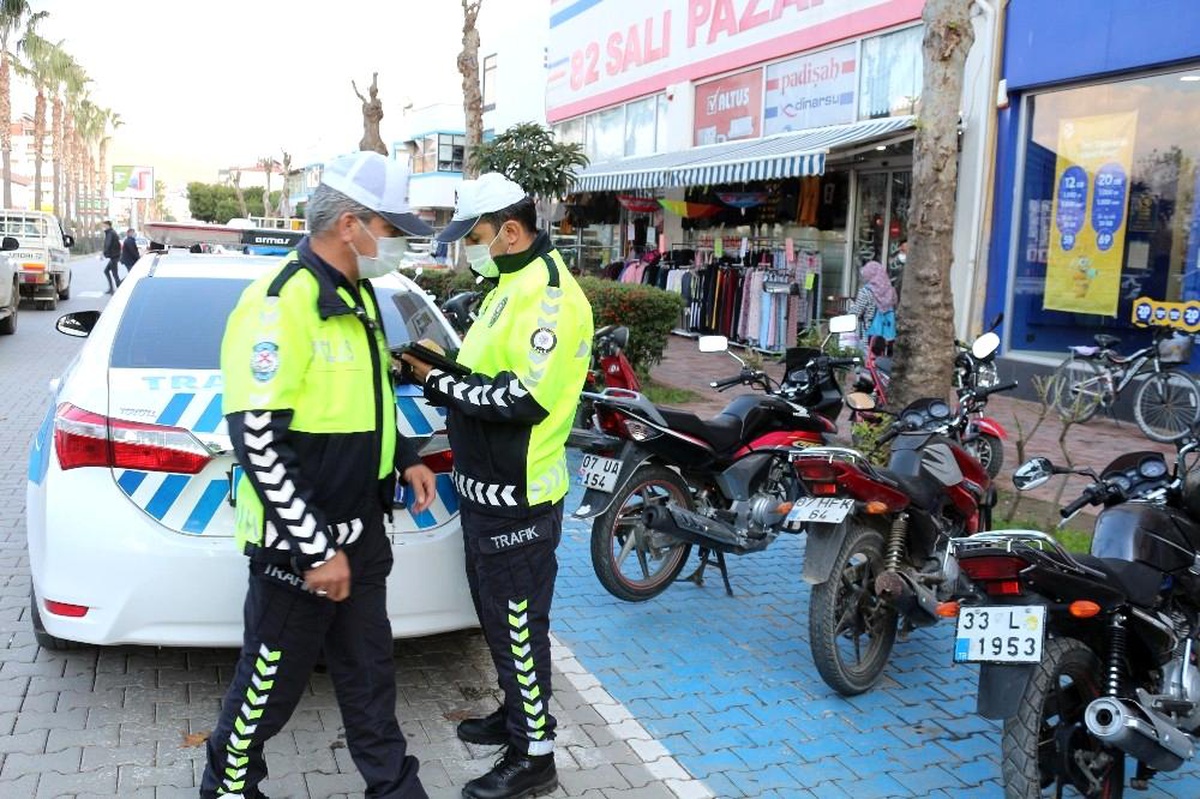 Şüphe üzerine incelenen motosikletin plakası sahte çıktı