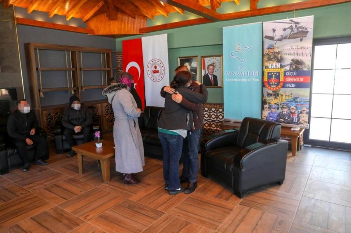 Son dakika haber | Teslim olan PKK\'lı ailesiyle buluştu