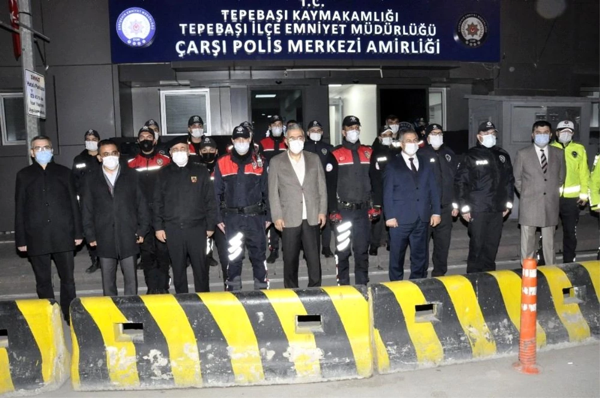 Son dakika haberi: Vali Ayyıldız, yeni yılda karakolda görevli polisleri ziyaret etti