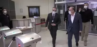 Vali Yaşar Karadeniz, görevi başındaki personelle karşıladı