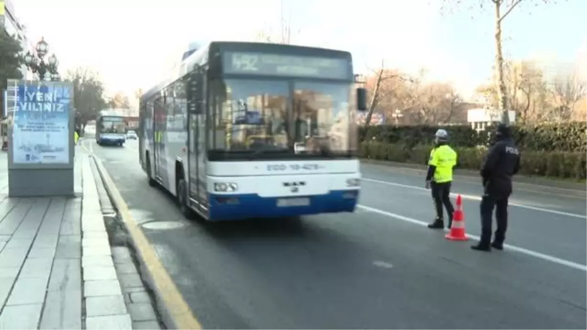 Ege\'de 2021\'in ilk gününde cadde ve sokaklarda sessizlik hakim