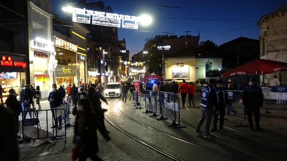 Yılbaşına saatler kala Taksim önceki yılları aratmadı