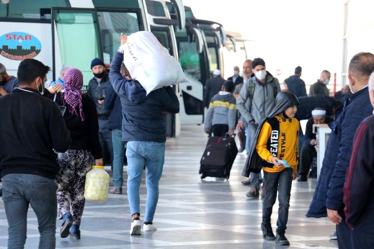 Yılbaşını memleketlerinde geçirmek isteyenler otogara koştu