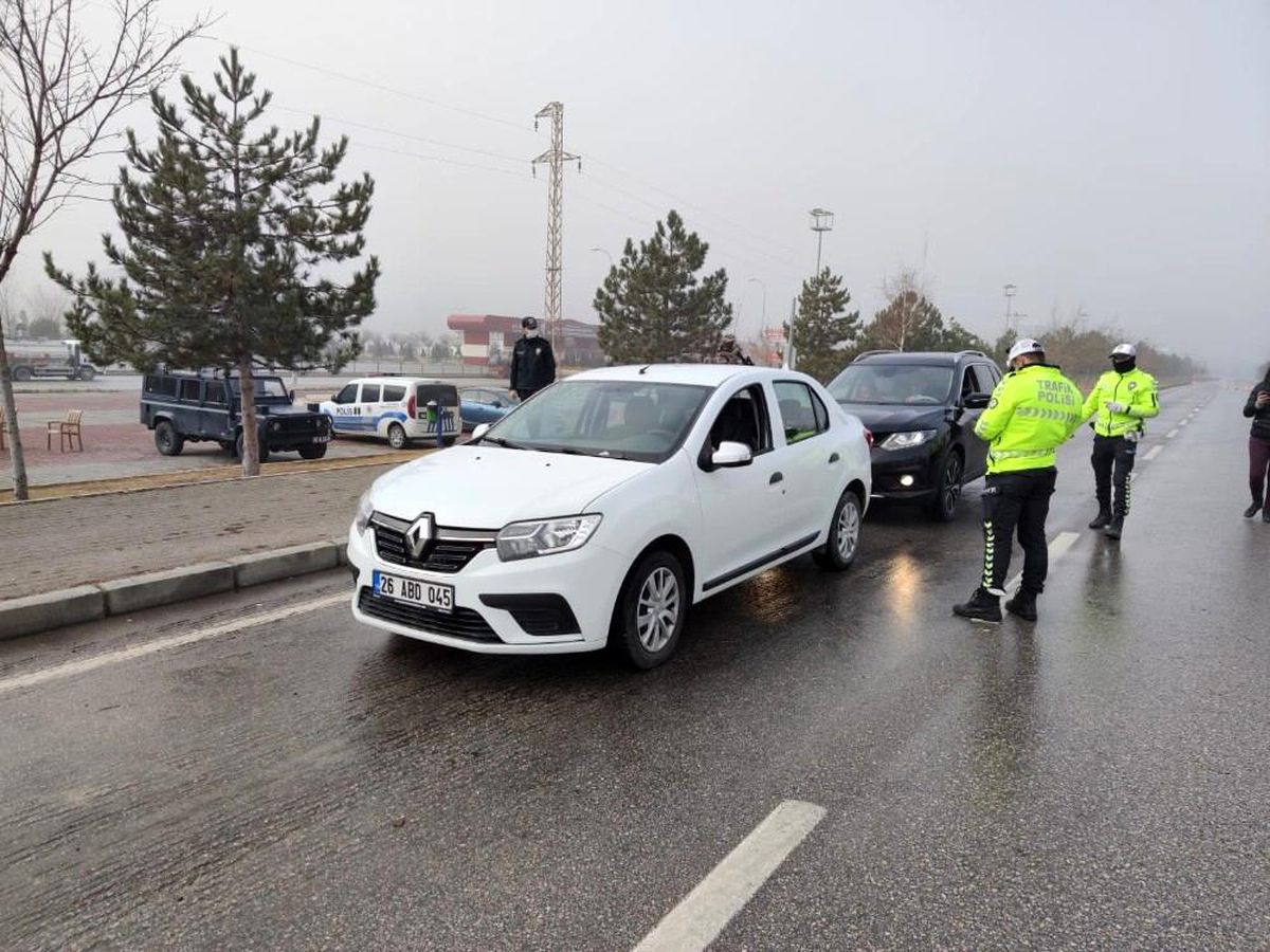 Afyonkarahisar\'da kısıtlamanın 3. gününde denetimler devam ediyor