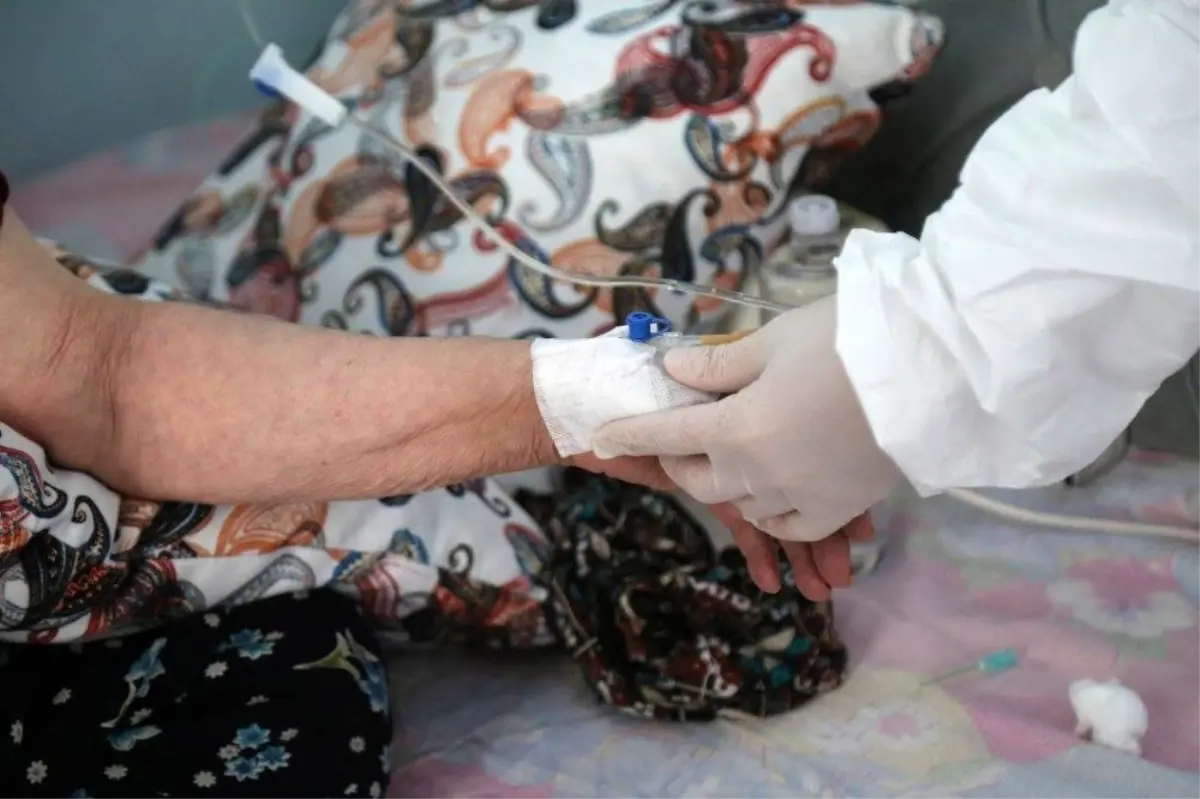 Büyükçekmece Belediyesi ekipleri, sokağa çıkmayan vatandaşların yardımına koştu