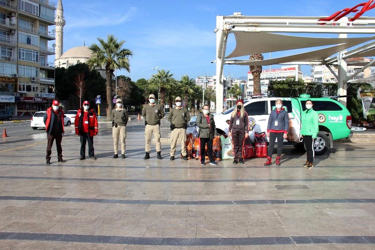 Can dostları elleri ile beslediler