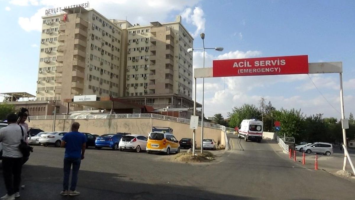 Diyarbakır\'da üstüne kuma getirildiğini öğrenen kadın, kocasını bıçakladı