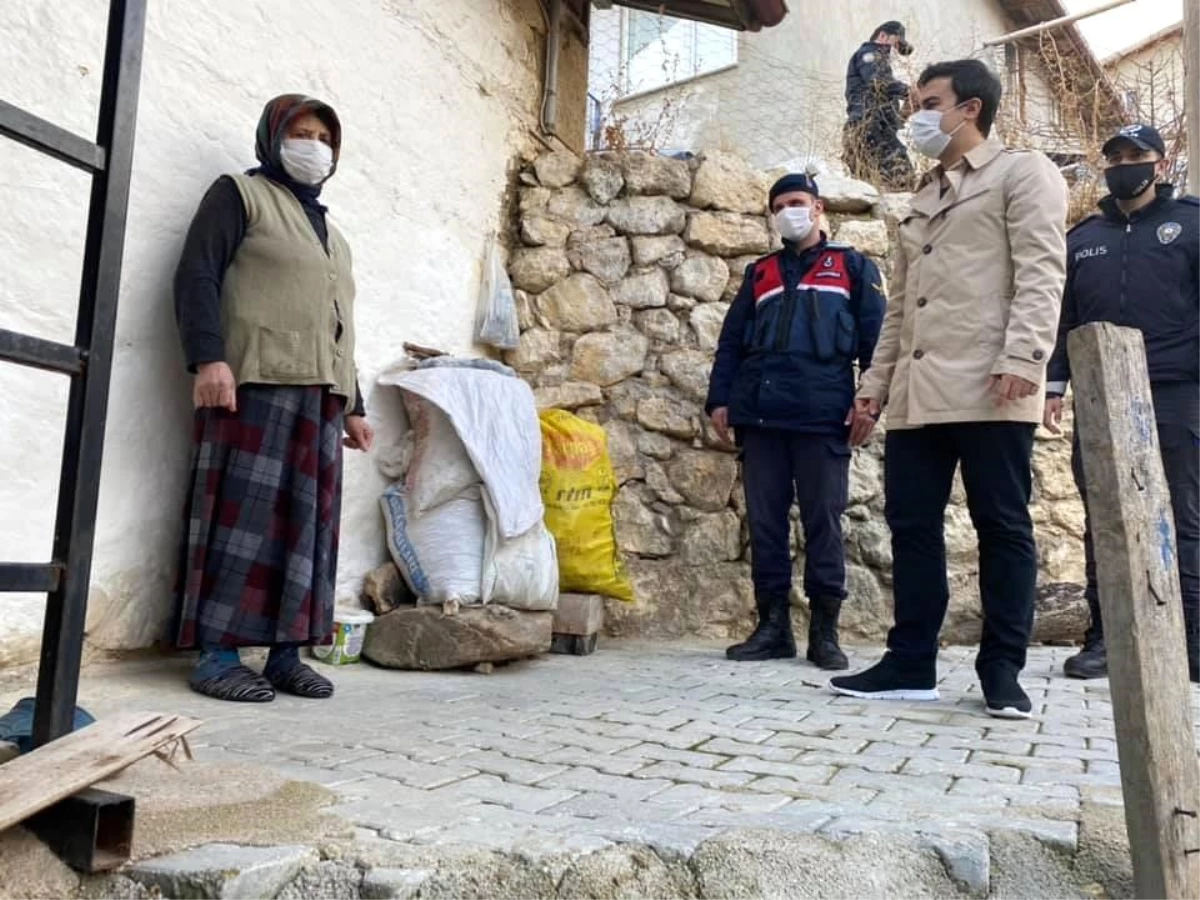 Kaymakam Çelik, kısıtlama günlerinde yaşlıları ve engelli vatandaşları unutmadı