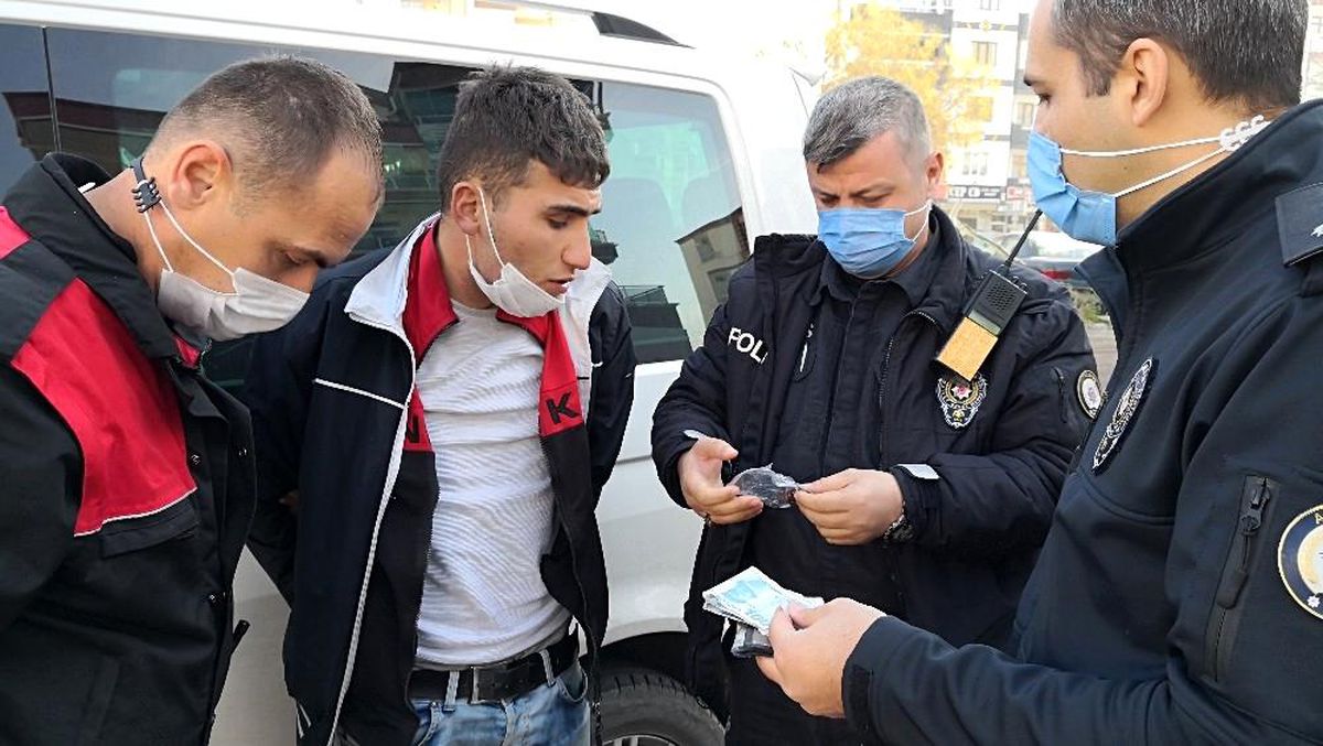 Kısıtlamayı ihlal edip sahte para ve eroinle yakalandı "Bakkaldan aldım" dedi