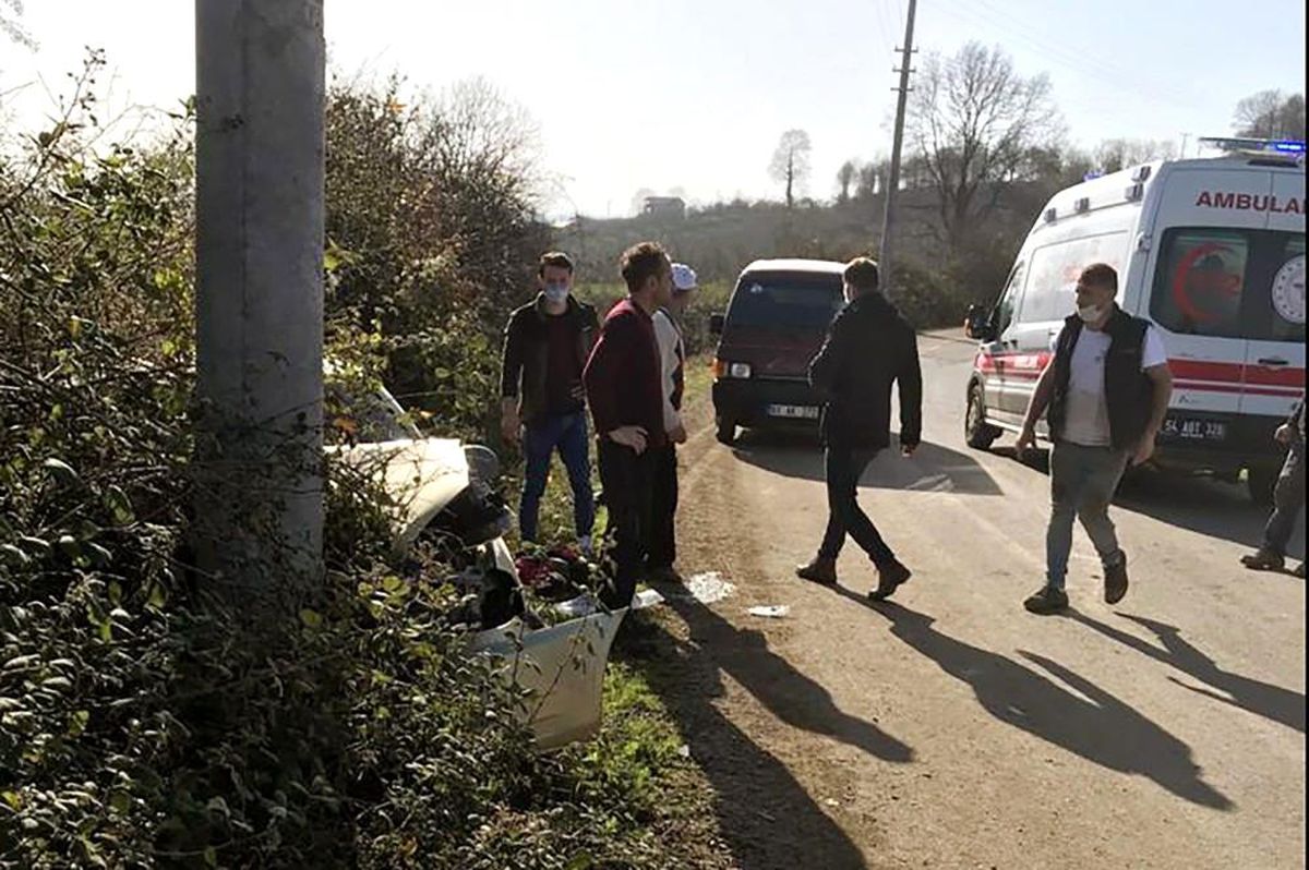 Kontrolden çıkan araç elektrik direğine çarptı: 1 yaralı
