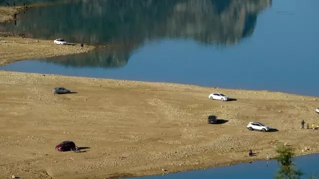 Kozan Barajı'nda ürküten kuraklık manzarası