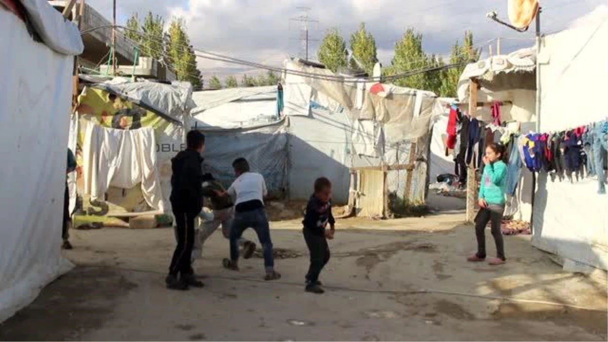 Lübnan\'da çadır kamplarda yaşayan Suriyeli mültecilerin kış çilesi