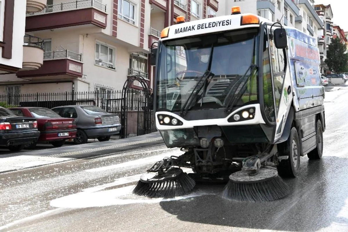 Mamak\'ta yeni yılın ilk mesaisi temizlikle başladı