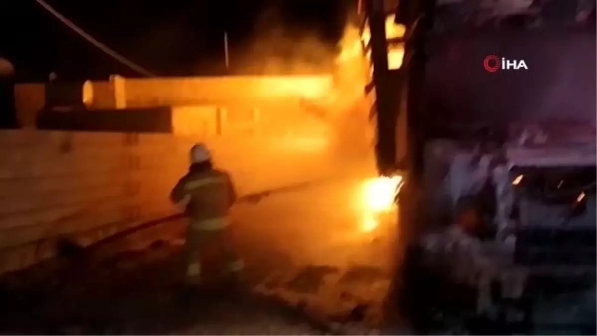 Park halinde alev alan tır küle döndü