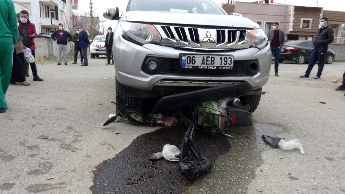 Pikap ile motosiklet çarpıştı