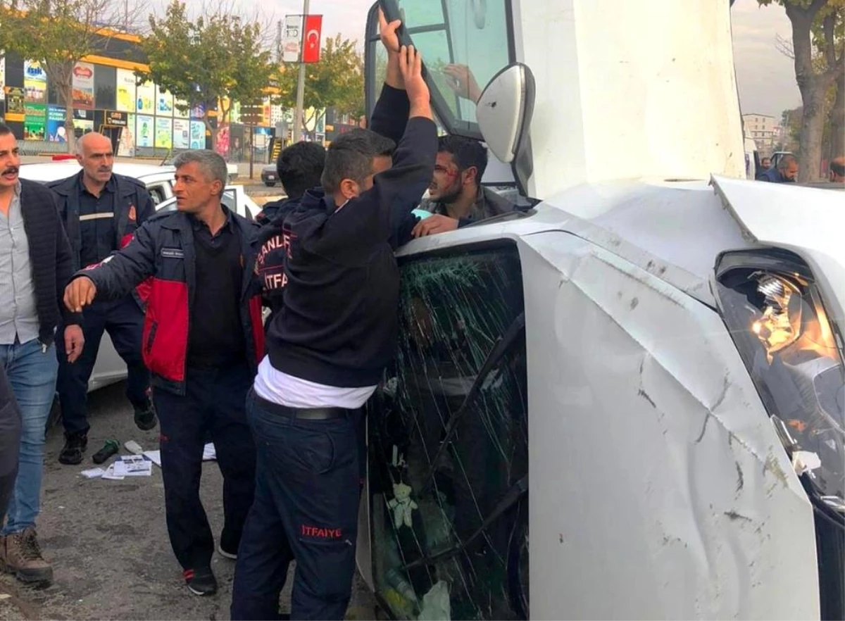 Sokağa çıkma kısıtlamasında trafik kazası: 3 yaralı