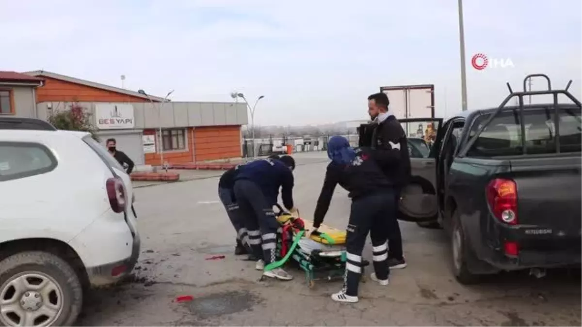 Arızaya giden SEDAŞ ekibi ile ticari taksi çarpıştı: 5 yaralı