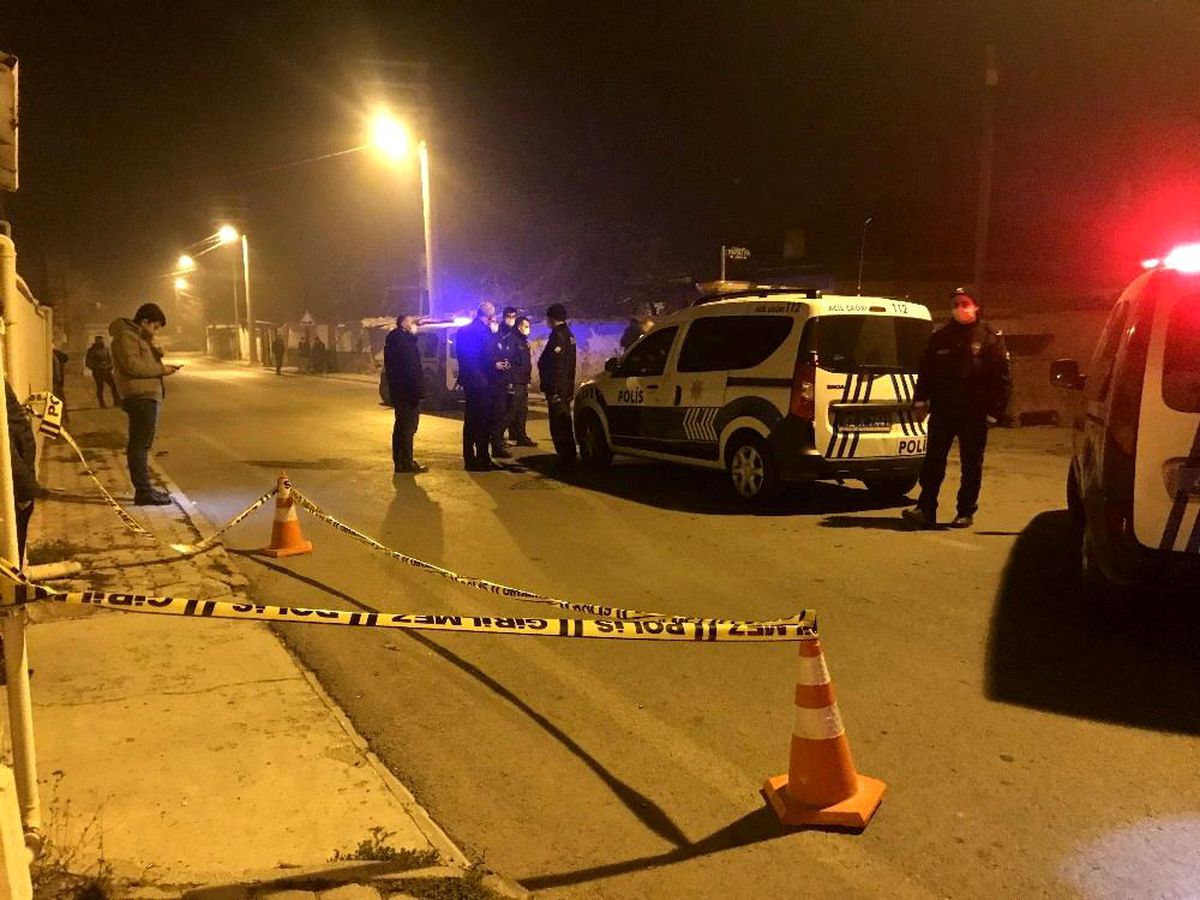 Evi terk eden karısını almaya giden kişi, kayınpederini ve iki kayınbiraderini silahla yaraladı