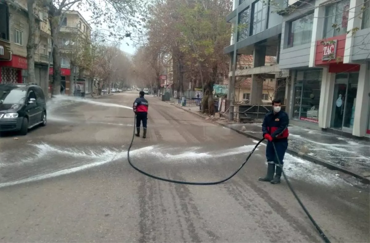 Son dakika haberleri... Gölbaşı\'nda dezenfekte çalışmalarına devam ediyor