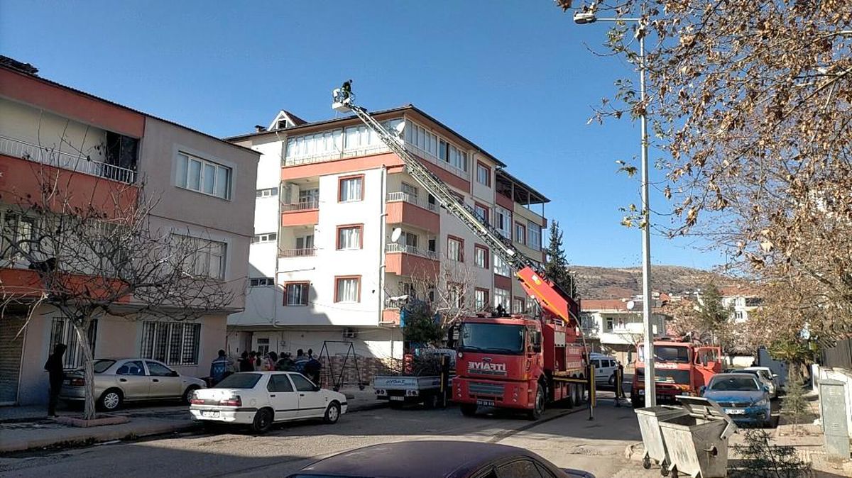 Son dakika haber... Havalandırma boşluğunda çıkan yangın korkuttu
