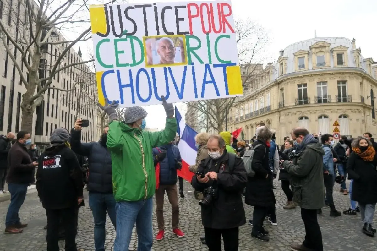 Paris\'te polis şiddeti karşıtı protesto