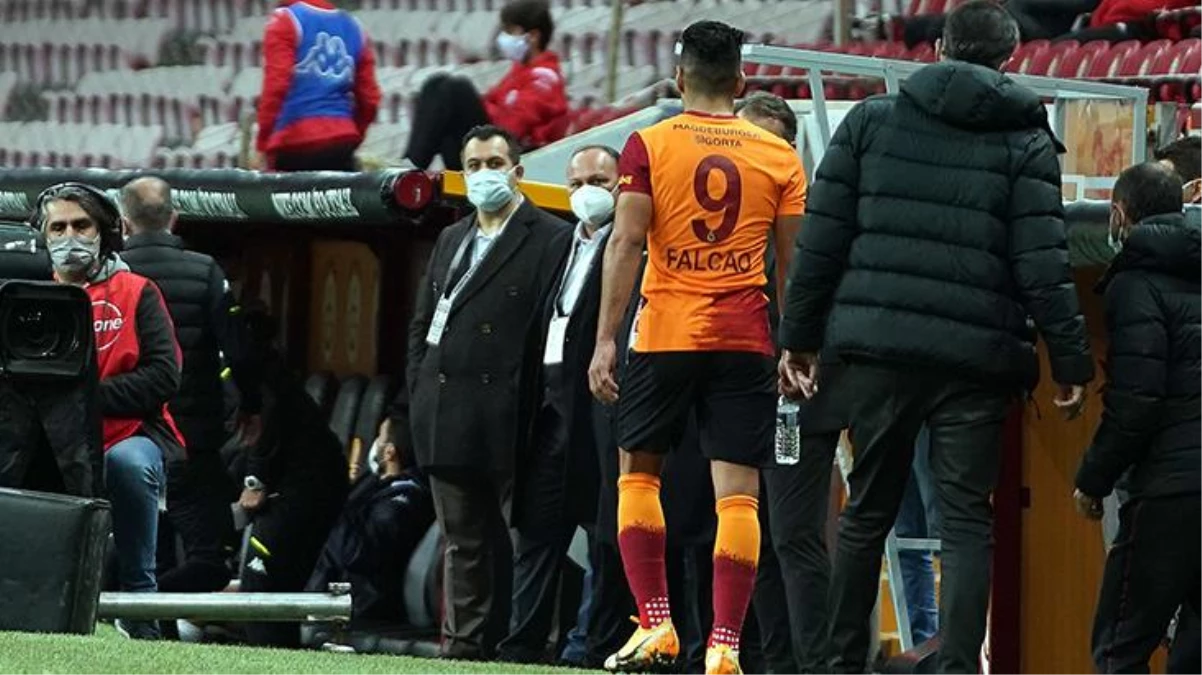 Spor yazarları, Antalyaspor maçında yeniden sakatlanan Falcao\'yu sert bir dille eleştirdi