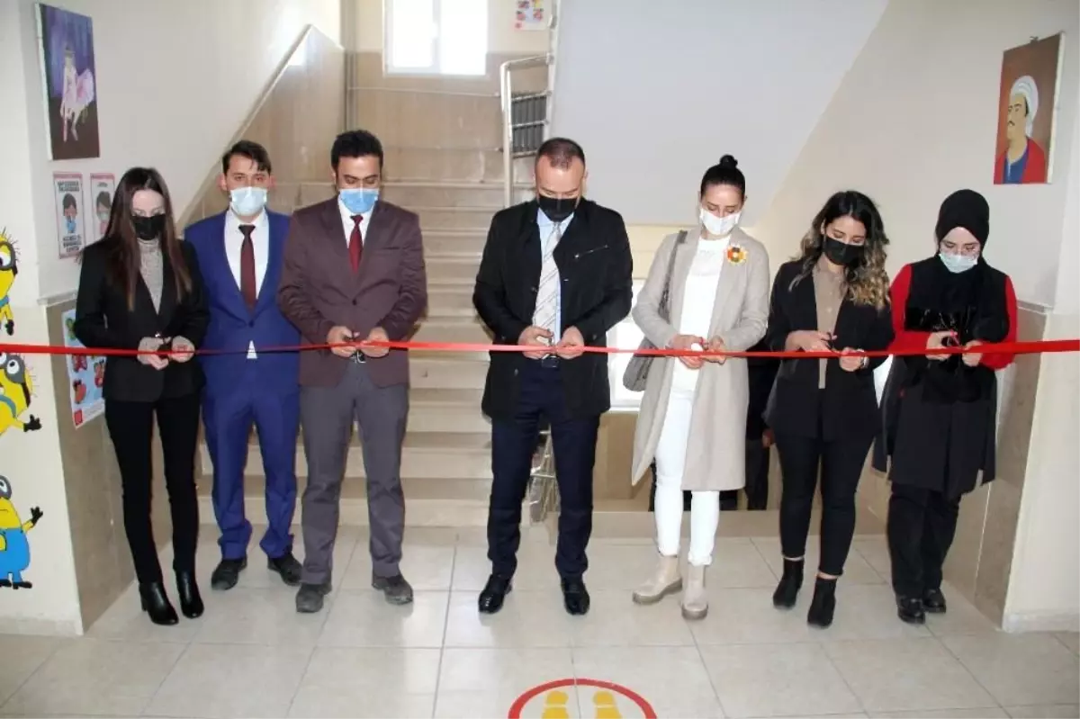 Ağrı\'da 321 okul koridorunun duvarları yabancı dil görselleri ile süslendi