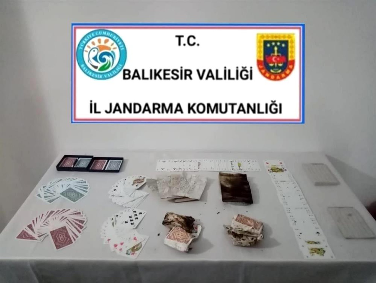 Son dakika haberi: Ayvalık ve Havran\'da jandarmadan 28 kişiye kumar operasyonu