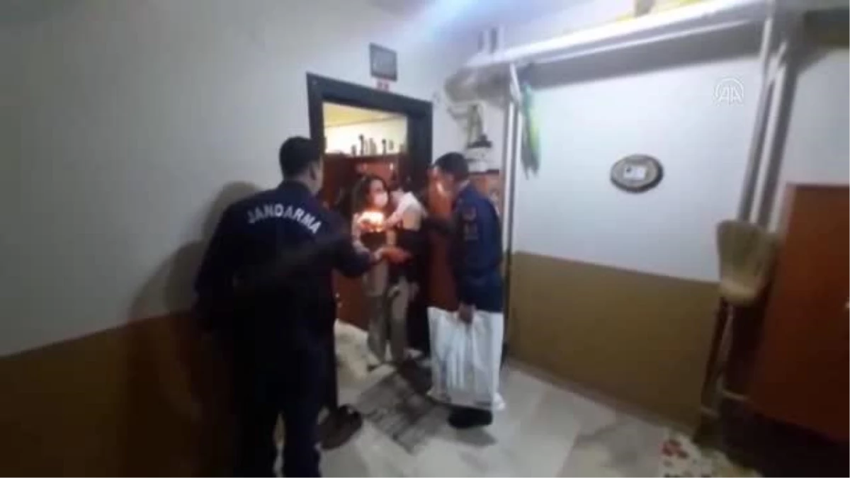 Jandarmadan görevdeki askerin çocuğuna doğum günü sürprizi