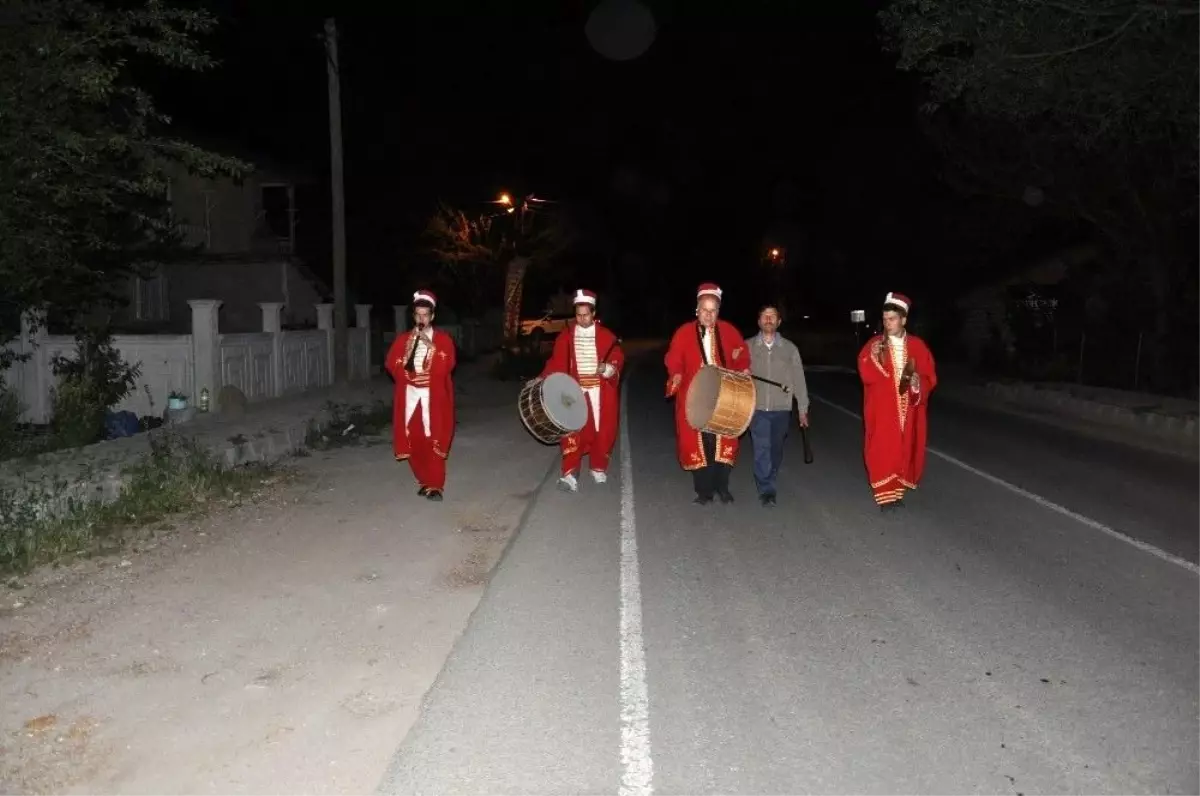 Kısıtlama günlerinde Mehter Takımı\'ndan vatandaşlara moral desteği