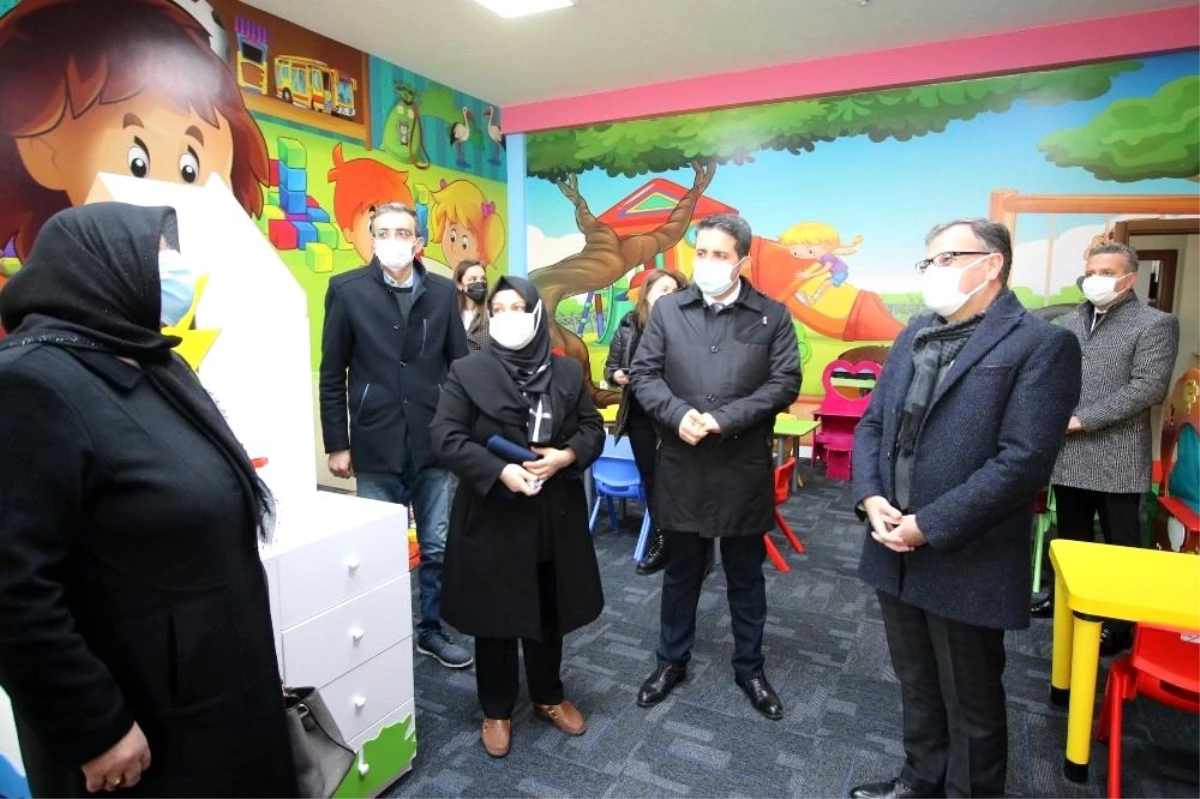 Hacılar Belediyesi çocuk kütüphanesine Mehmet Özer\'in ismini verdi