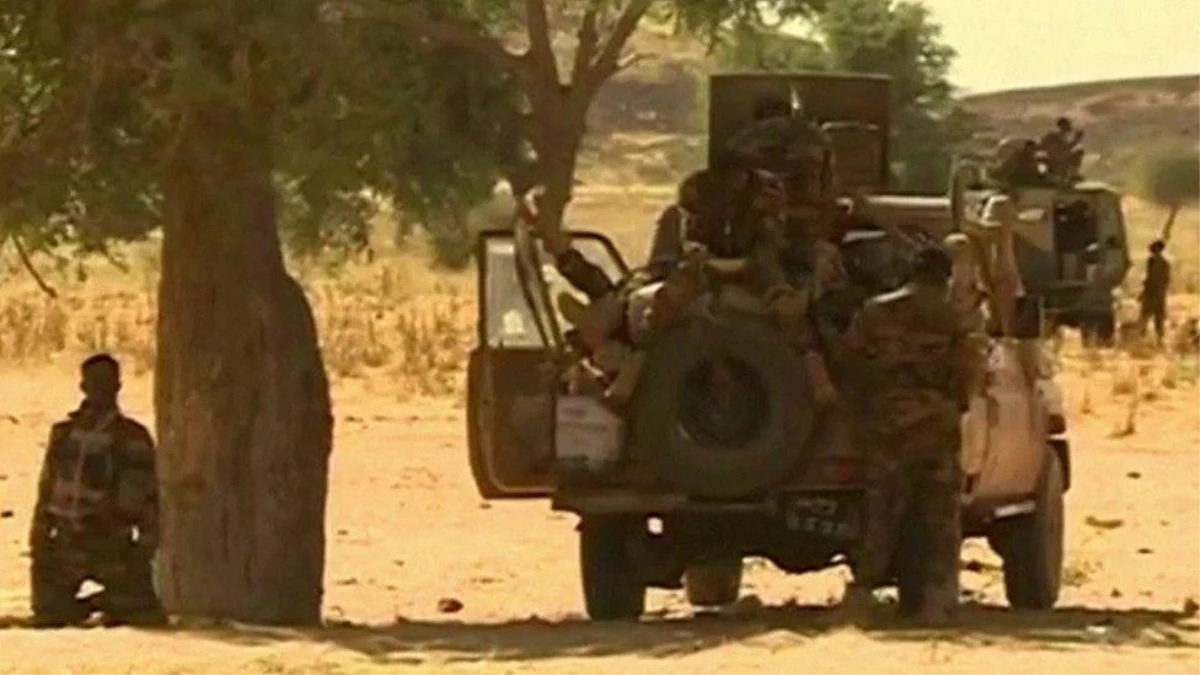 Nijer\'de cihatçıların yaptığından şüphelenilen saldırılarda en az 100 kişi öldü