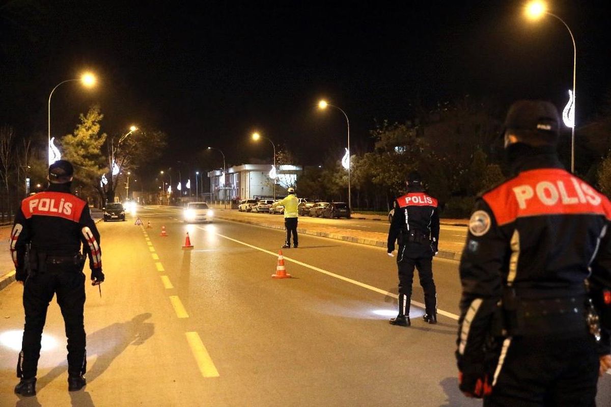 Son dakika haberi | Sakarya\'da 80 saatlik kısıtlamada 300 kişiye ceza