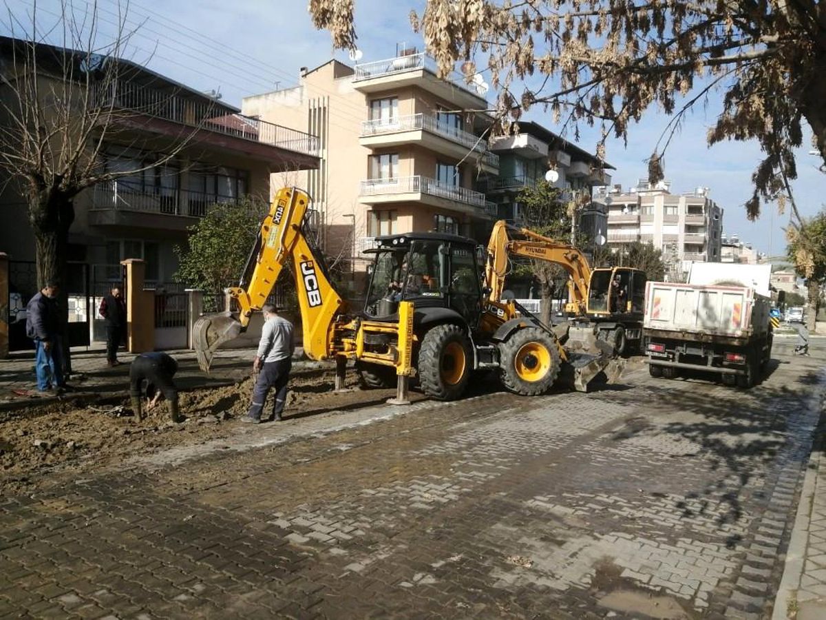 Salihli Belediyesi ekipleri yeni yıl kısıtlamasında sahada çalıştı