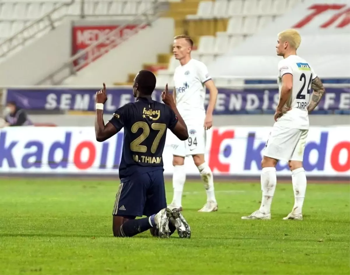 Süper Lig: Kasımpaşa: 0 - Fenerbahçe: 2 (İlk yarı)