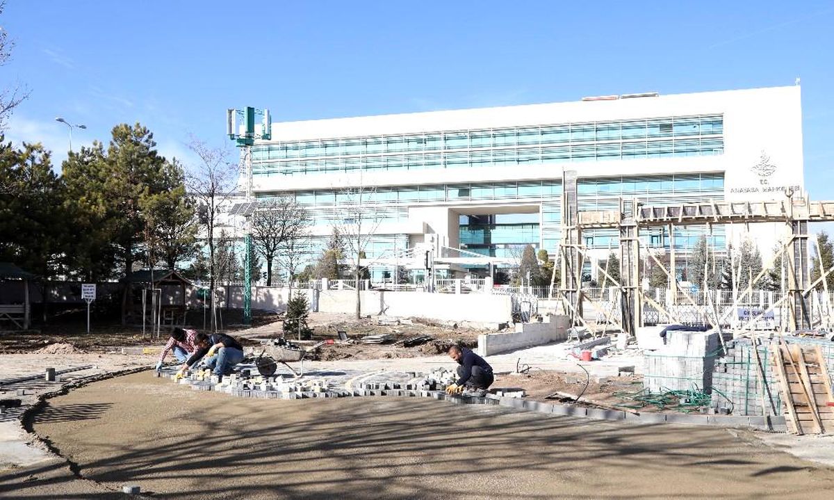 Ahlatlıbel Atatürk Parkı yenileniyor