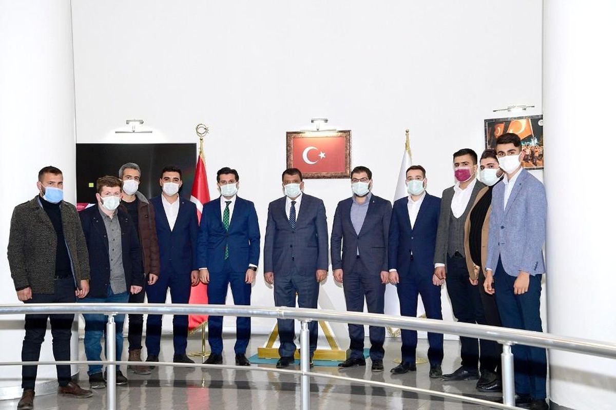 AK Partili gençlerden Başkan Gürkan\'a ziyaret